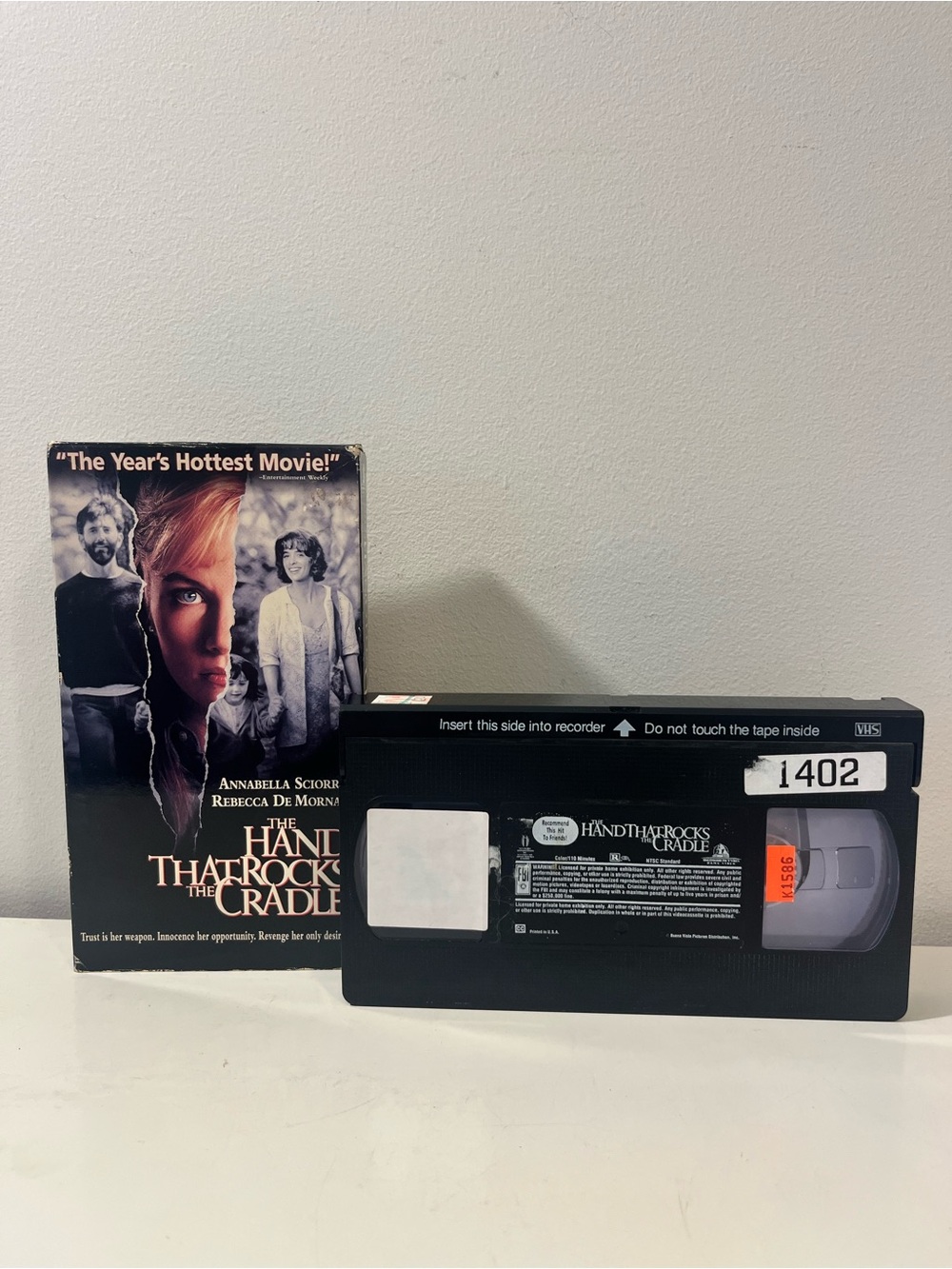 The Hand That Rocks the Cradle VHS 110mins, made in USA